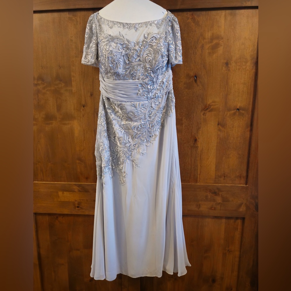 Elegant Gray Lace Evening Dress